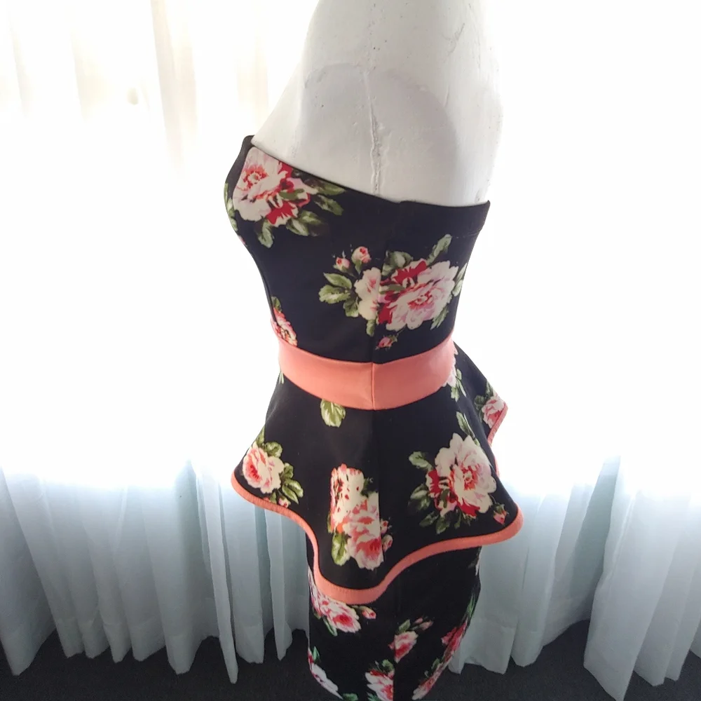 Floral ruffled dress.  SIZE S - Picture 4 of 5